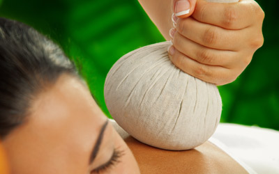 Kräuterstempel-Massage Gießen